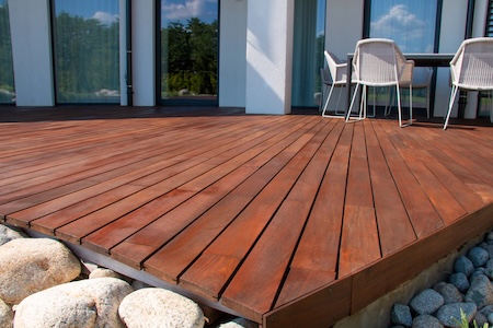 Deck Washing Tips to Prepare Your Outdoor Space for Entertaining Thumbnail